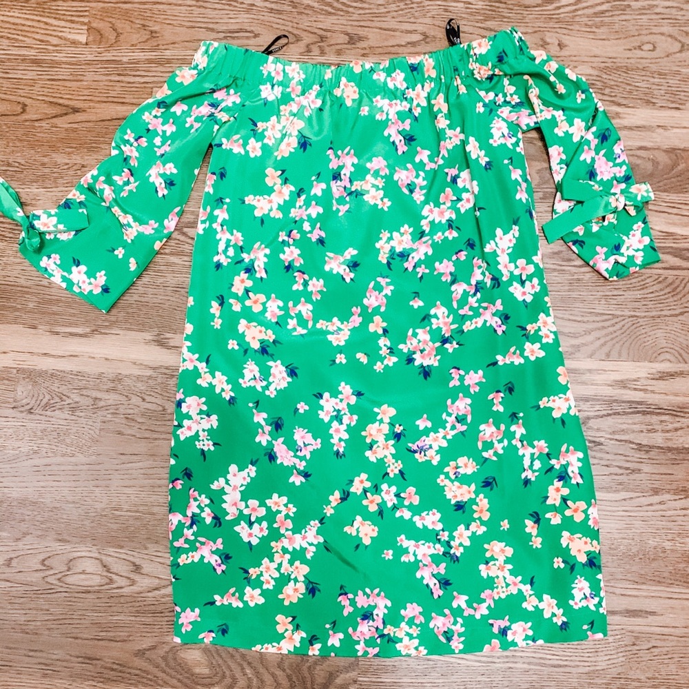 Vince Camuto off the shoulder green dress
